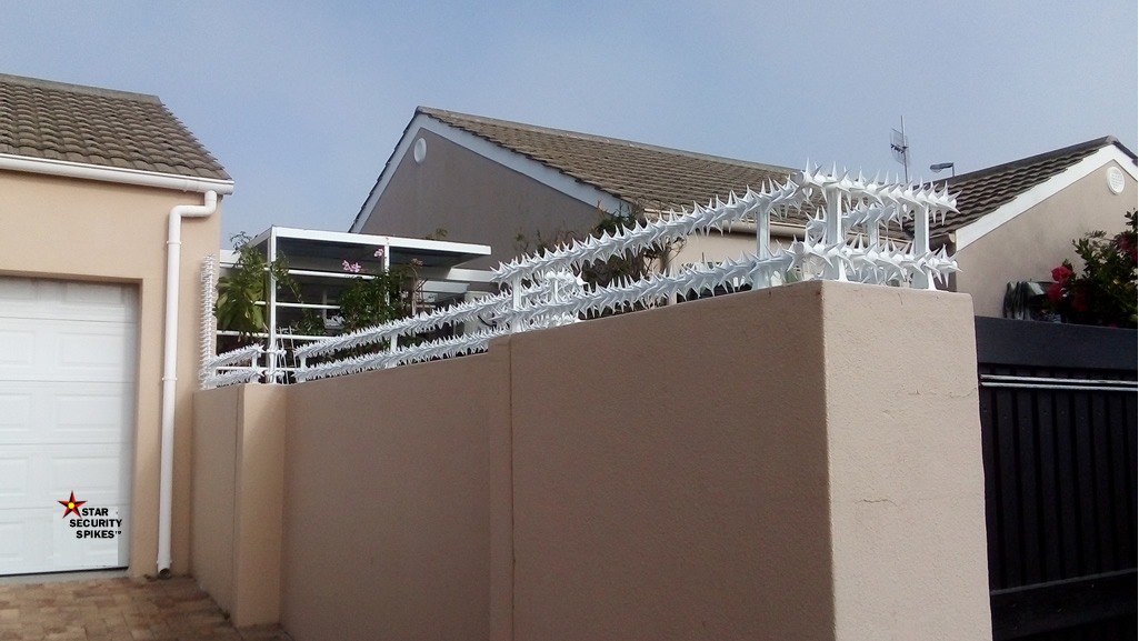 Security Spikes in Cape Town Double Bracket White